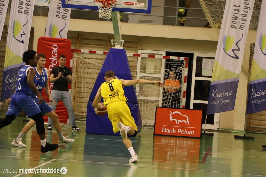 Koszykarskie derby Wielkopolski dla Sokoła