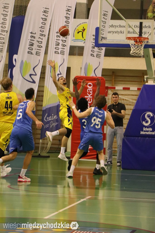 Koszykarskie derby Wielkopolski dla Sokoła