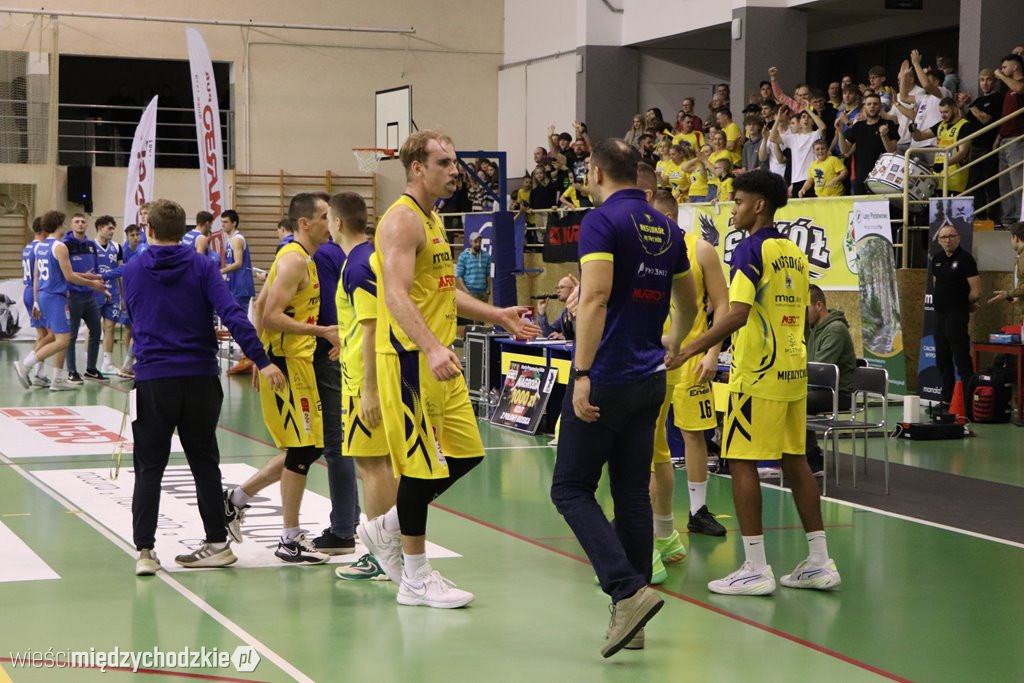 Koszykarskie derby Wielkopolski dla Sokoła