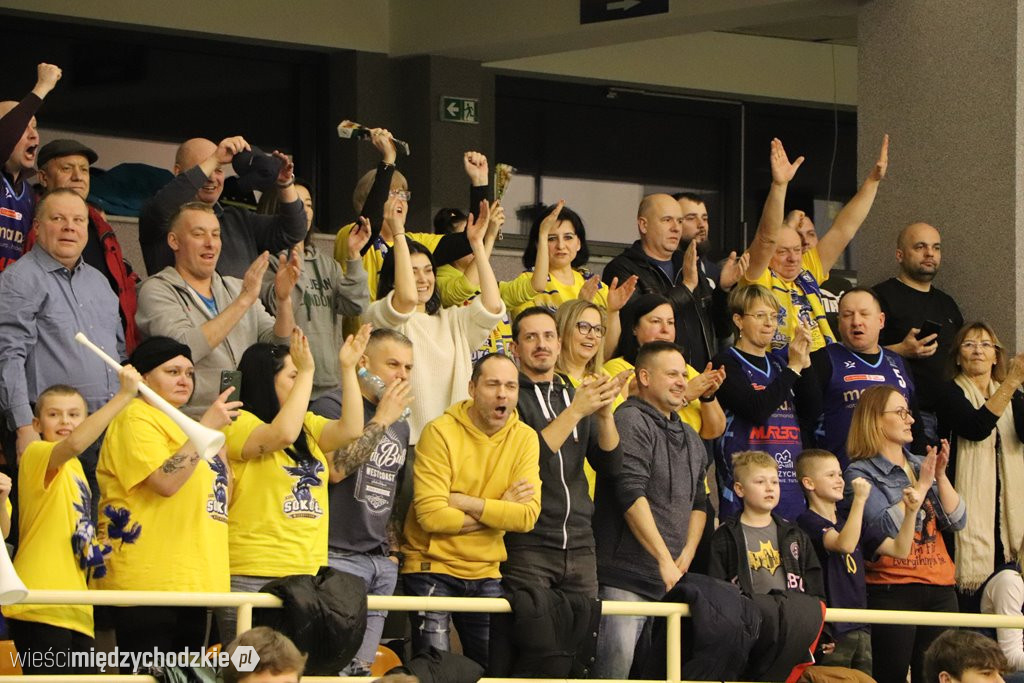 Koszykarskie derby Wielkopolski dla Sokoła