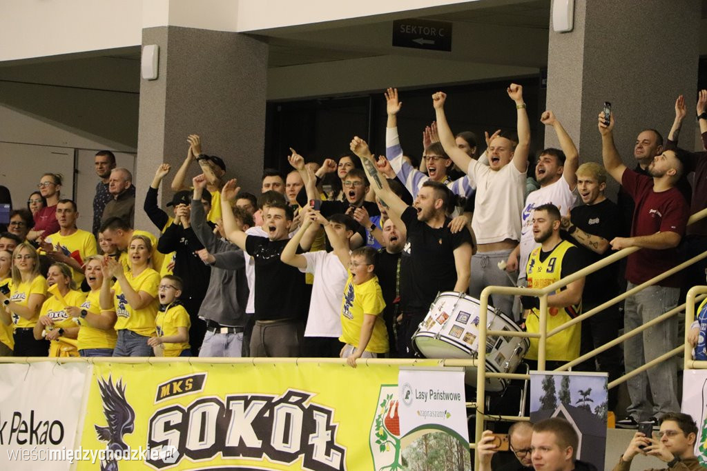 Koszykarskie derby Wielkopolski dla Sokoła