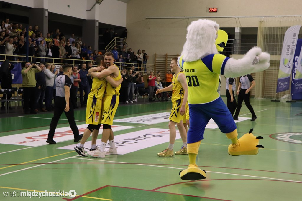 Koszykarskie derby Wielkopolski dla Sokoła
