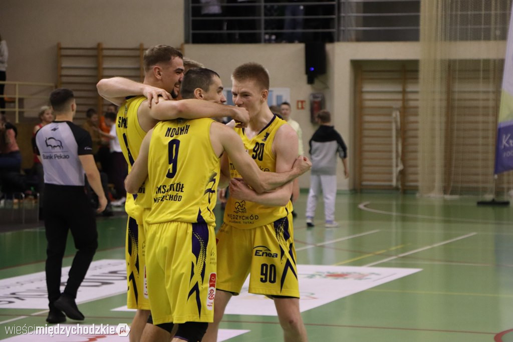 Koszykarskie derby Wielkopolski dla Sokoła