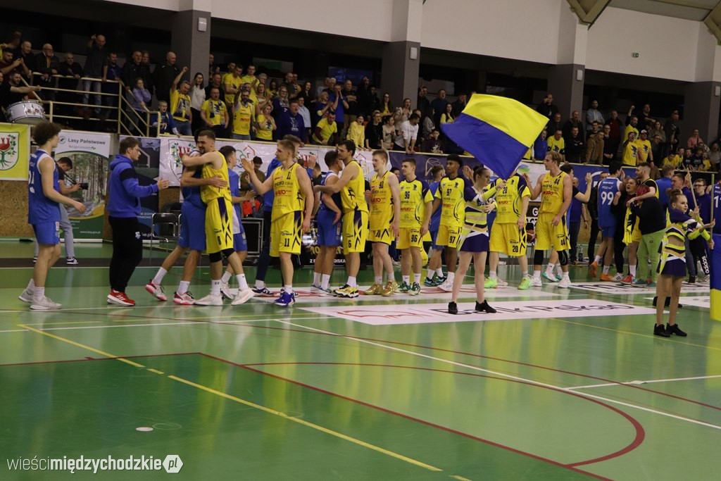Koszykarskie derby Wielkopolski dla Sokoła