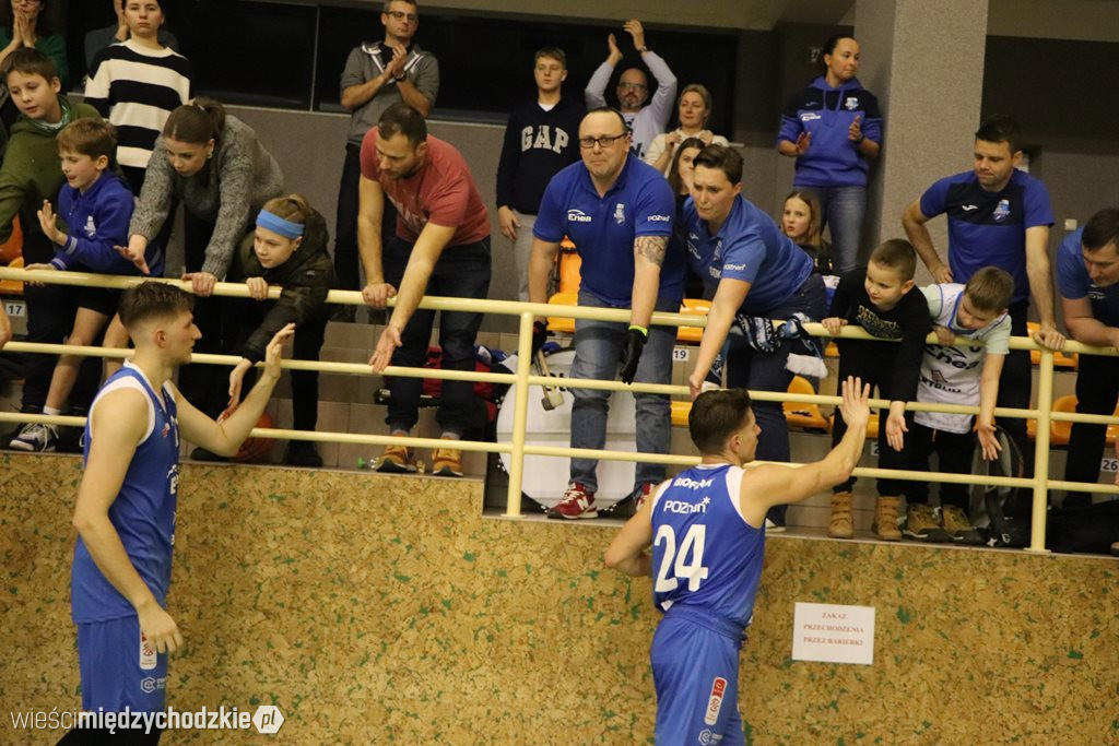 Koszykarskie derby Wielkopolski dla Sokoła