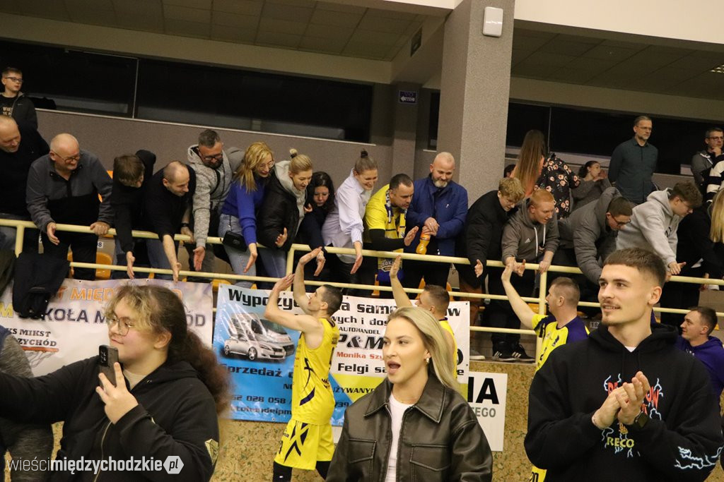 Koszykarskie derby Wielkopolski dla Sokoła