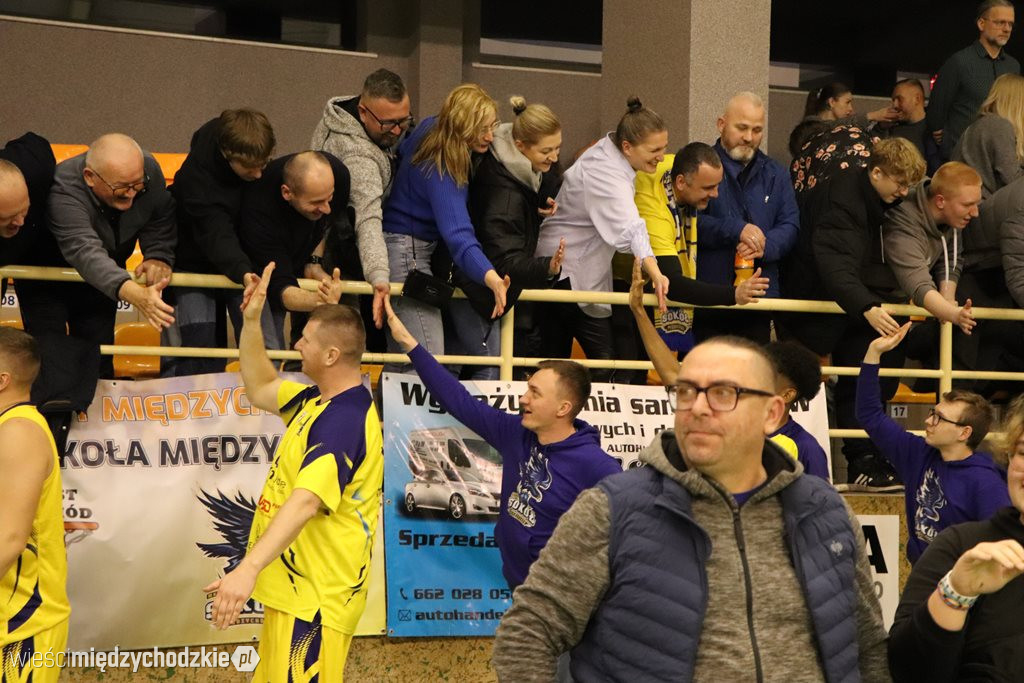 Koszykarskie derby Wielkopolski dla Sokoła