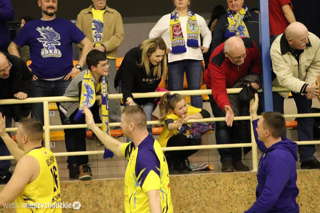 Koszykarskie derby Wielkopolski dla Sokoła