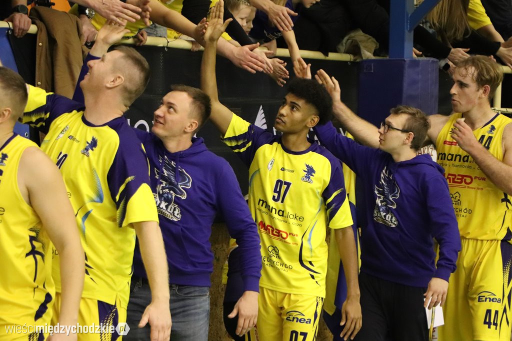 Koszykarskie derby Wielkopolski dla Sokoła