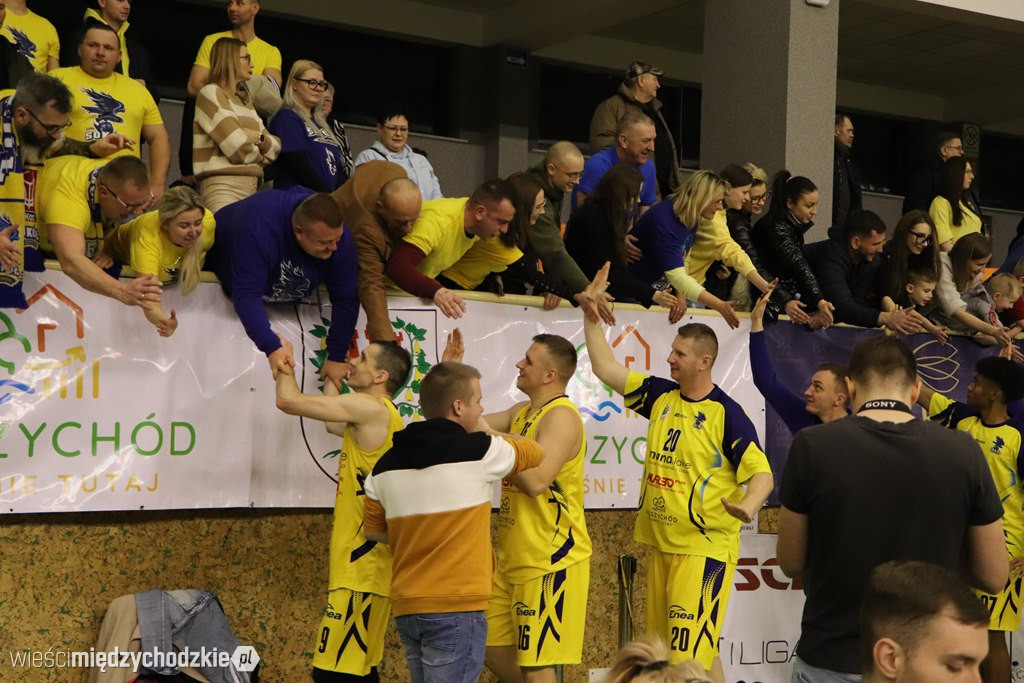 Koszykarskie derby Wielkopolski dla Sokoła