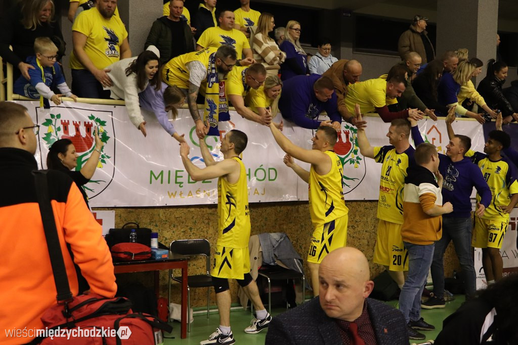 Koszykarskie derby Wielkopolski dla Sokoła