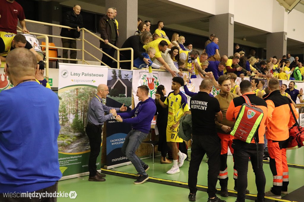 Koszykarskie derby Wielkopolski dla Sokoła