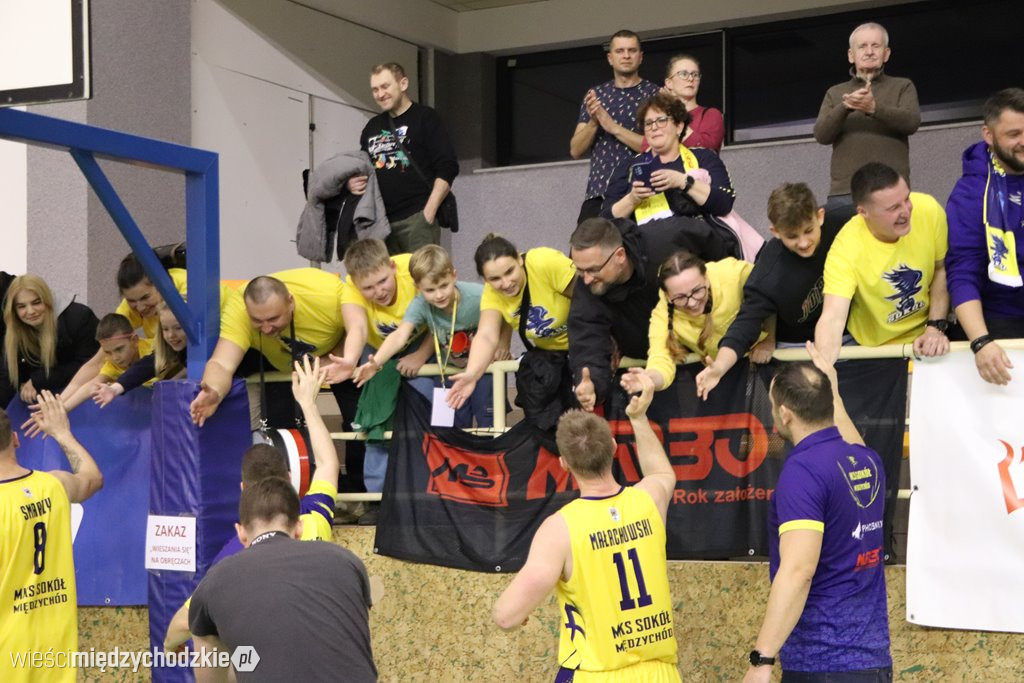 Koszykarskie derby Wielkopolski dla Sokoła