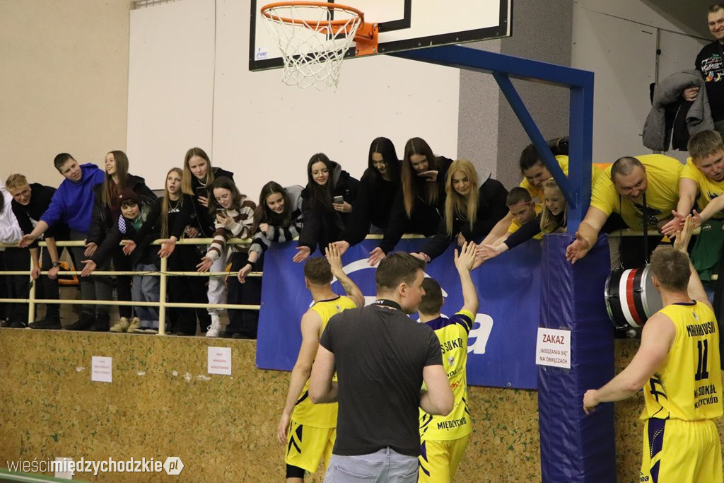 Koszykarskie derby Wielkopolski dla Sokoła