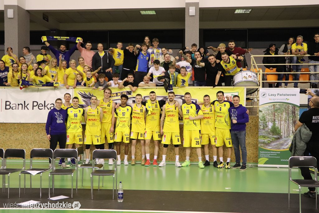 Koszykarskie derby Wielkopolski dla Sokoła