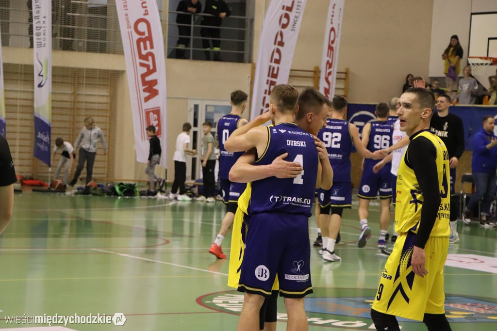 Sokoły nie dały rady liderowi
