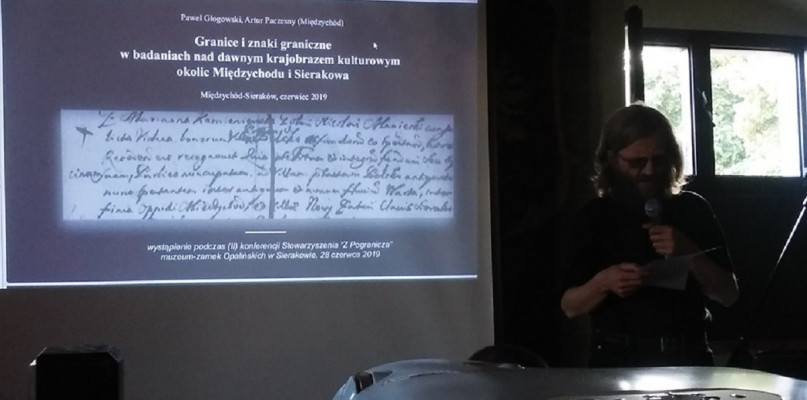 Wystąpienie Artura Paczesnego w czasie sierakowskiej konferencji/foto:Ryszard Sulej