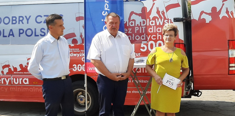 Na spotkaniu zaprezentował się lider listy Krzysztof Czarnecki oraz Emilia Muzyka i Rafał Prętkowski z powiatu międzychodzkiego/foto:Krzysztof Suszka