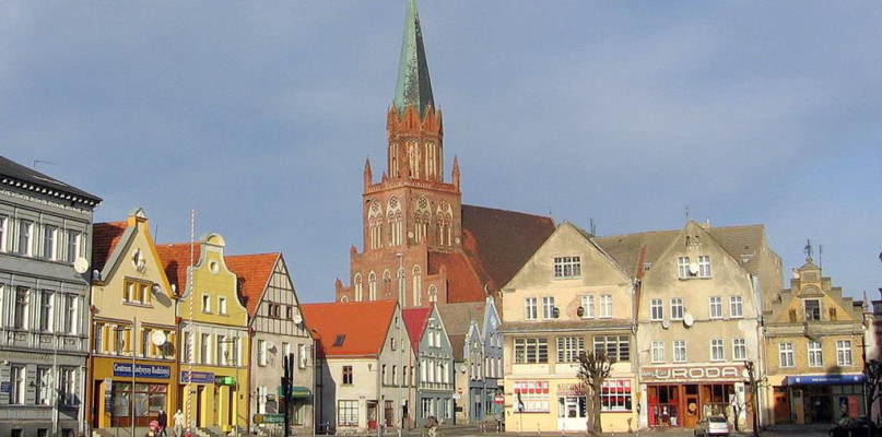 Rynek w Trzebiatowie /foto:Adam Pieszo przez kraj