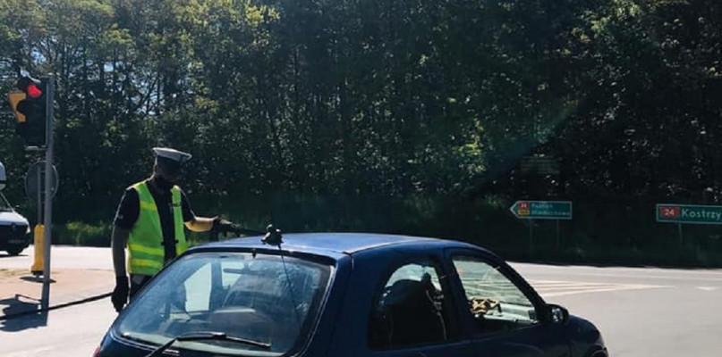 Jazda wężykiem zdradziła pijanego kierowcę Opla Corsy /foto: KPP Międzychód