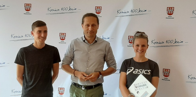 Gabriela Rolka  i Kacper Piech wizytę w Krainie 100 Jezior zakończyli spotkaniem ze starostą Rafałem Litke/foto:Dariusz Wawrzyniak