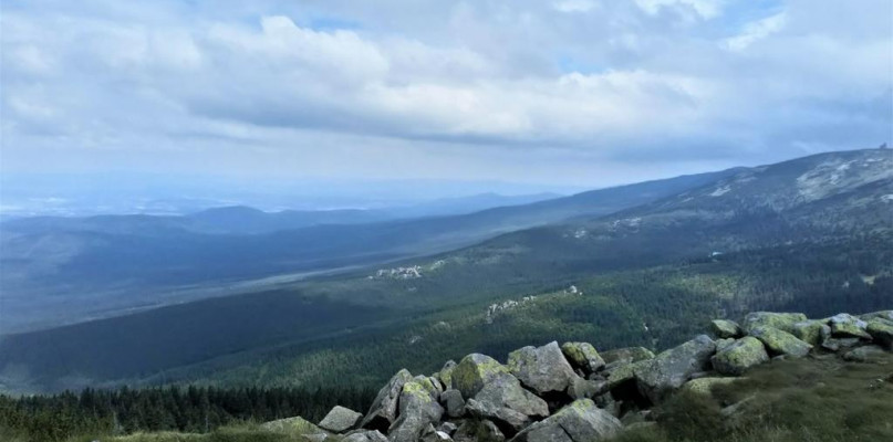 Widok na Szrenicę / foto: Adam Pieszo przez kraj