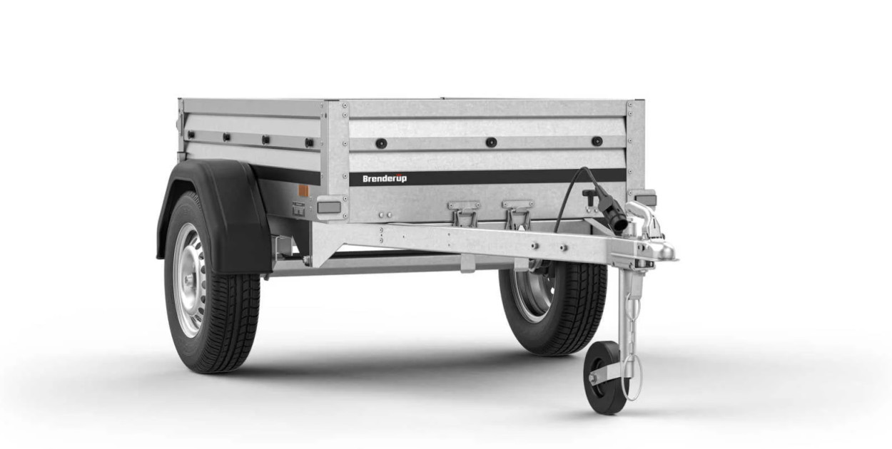 Jak wybrać przyczepkę jednoosiową lud dwuosiową