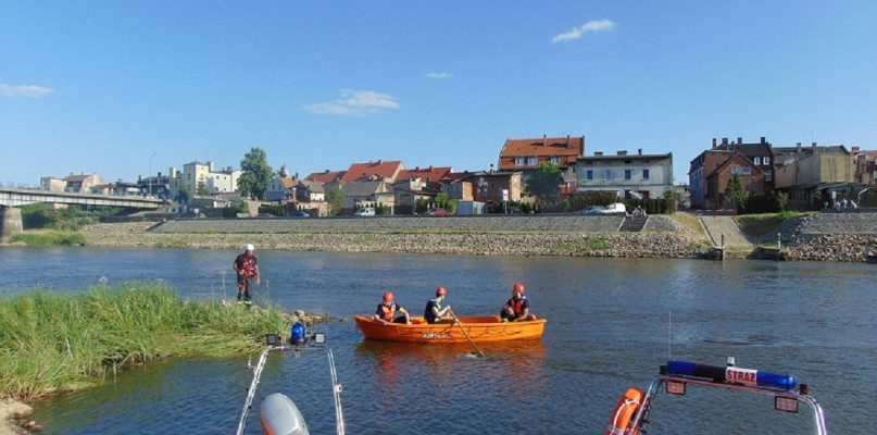 Strażacy ćwiczą na Warcie w Sierakowie/foto:KP PSP Międzychód