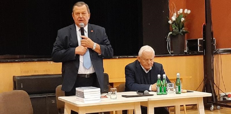 Romuald Ajchler na spotkaniu miał wsparcie byłego premiera Leszka Millera/foto:Krzysztof Suszka