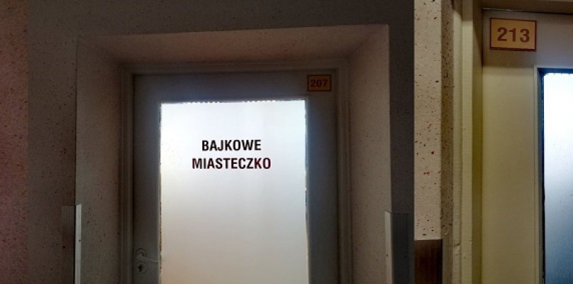 Stan techniczny drzwi do pomieszczeń oddziału pediatrycznego międzychodzkiego szpitala odbiega od właściwego/foto:Dariusz wawrzyniak