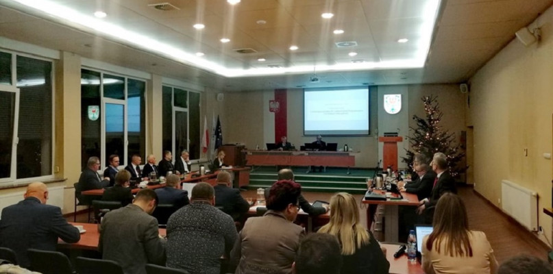 Radni przyjęli budżet na 2020 roku 8 głosami za. 7 radnych wstrzymało się/foto:Dariusz Wawrzyniak