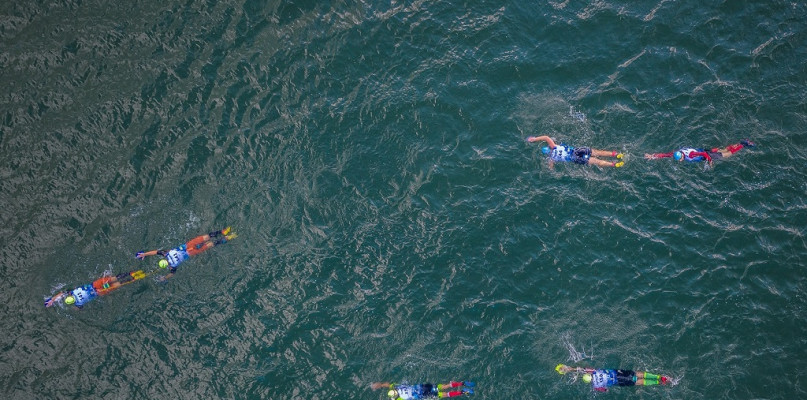 Uczestnicy międzychodzkiego swimrunu będą pływali i biegali indywidualnie/foto:aquamanswimrun.com
