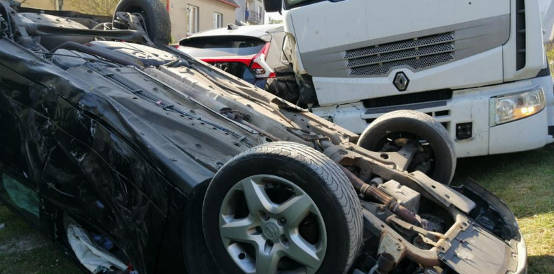 Do wypadku drogowego z udziałem 3 samochodów doszło w Wielowski/foto:Dariusz Wawrzyniak
