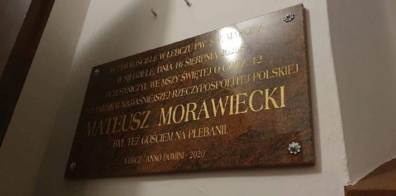 Tablica upamiętniająca wizytę premiera / foto:Paweł Renusz - Dziennik Bałtycki