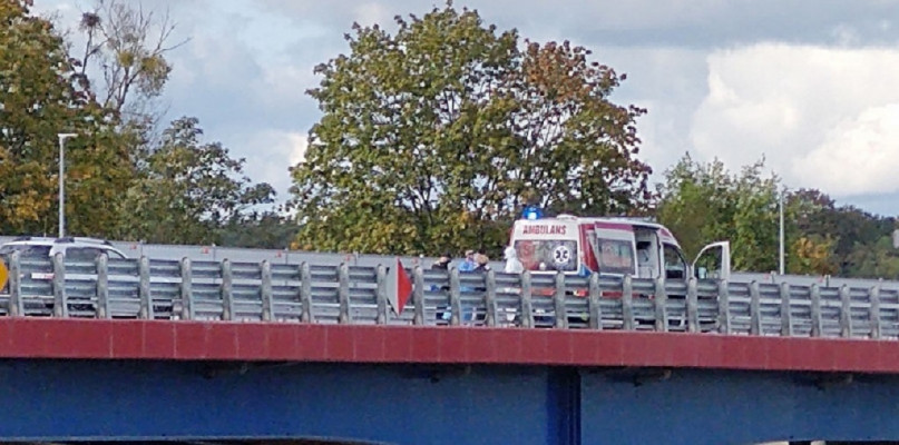 Kolejny raz funkcjonariusze policji zapobiegli tragedii na moście w Międzychodzie/foto:archiwum WM