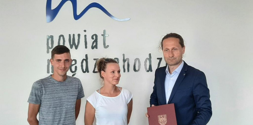 Organizatorzy Aquaman Swimrun podpisali umowę w Starostwie Powiatowym/foto: Krzysztof Suszka