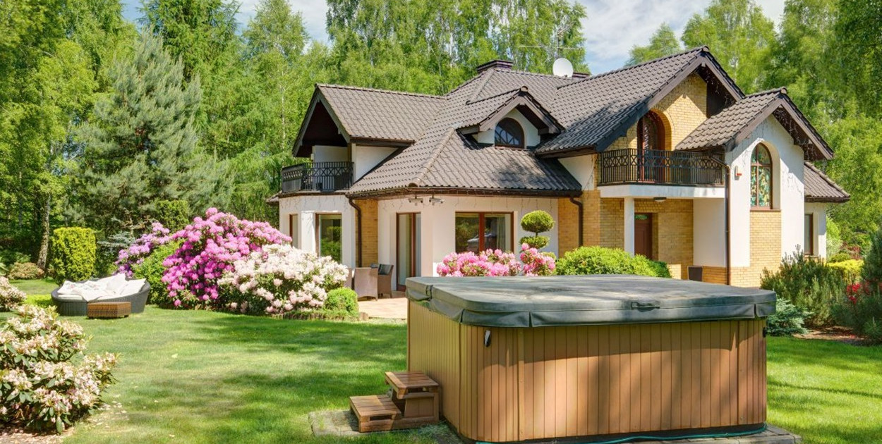 Ubezpieczenie jacuzzi i basenu w ogrodzie – jak skutecznie zabezpieczyć swoją strefę 