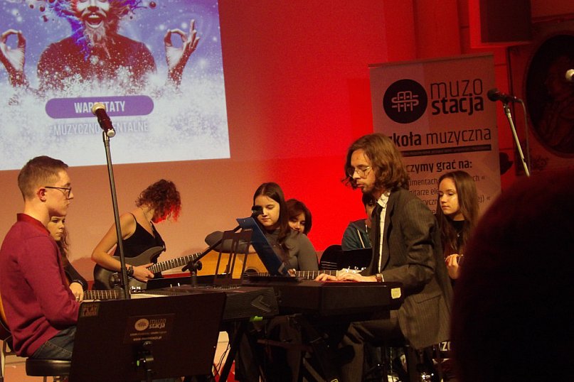 W rytmie współczesnej muzyki rozrywkowej