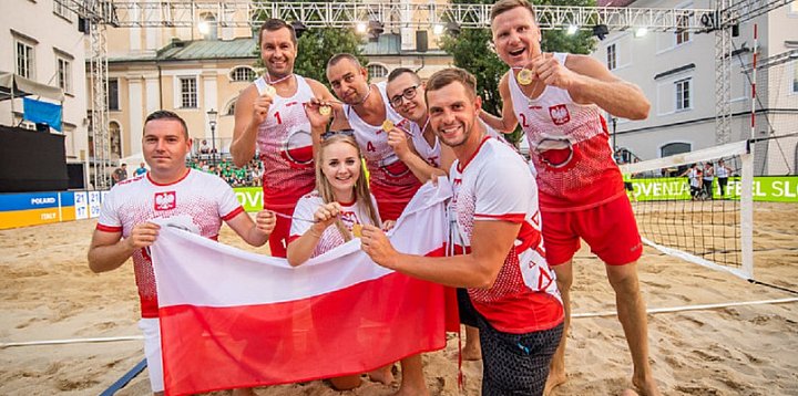Reprezentacja Polski w siatkówce plażowej ze złotym medalem-2436