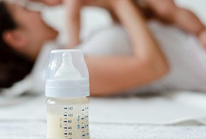 Groźna bakteria w mleku dla niemowląt. Nie podawaj dzieciom!-6732