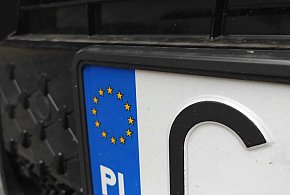 Rejestracja auta przez internet i koniec z przynoszeniem tablic. Rząd przyjął...-9820