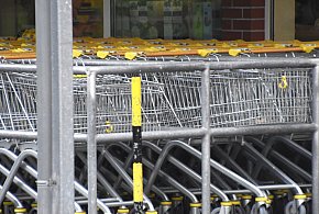 Czy 1 listopada zrobisz zakupy? Ten weekend zaskoczy wielu klientów-10494