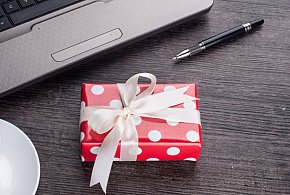 Świąteczna paczka może stać się problemem. Skarbówka patrzy z ukrycia-10645