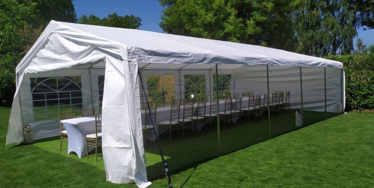 Wynajem namiotu na dłuższe wydarzenia – o czym trzeba pomyśleć wcześniej