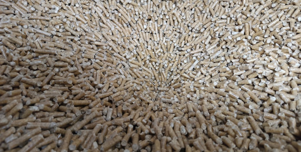 Pelletowy szok cenowy. Dlaczego u nas jest drożej niż w Niemczech?