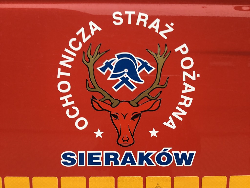 Jako pierwszy na miesjce przybył zastęp z OSP Sieraków