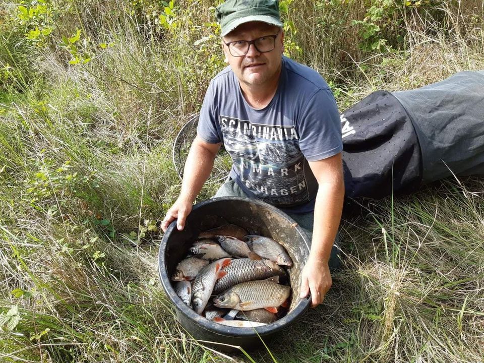 Zwycięzca zawodów złowił prawie 15 kg ryb/ foro: Mirosław Leszczyński